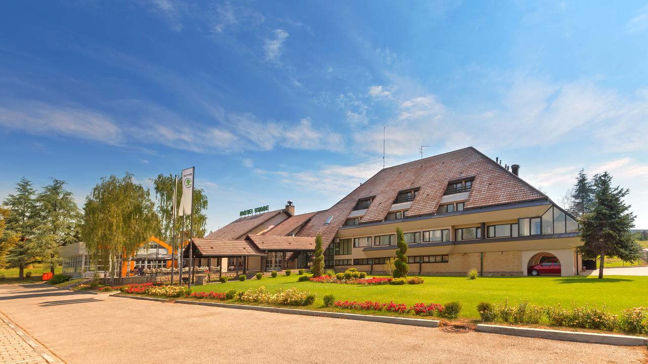 Hotel Livade Čačak Exteriör bild