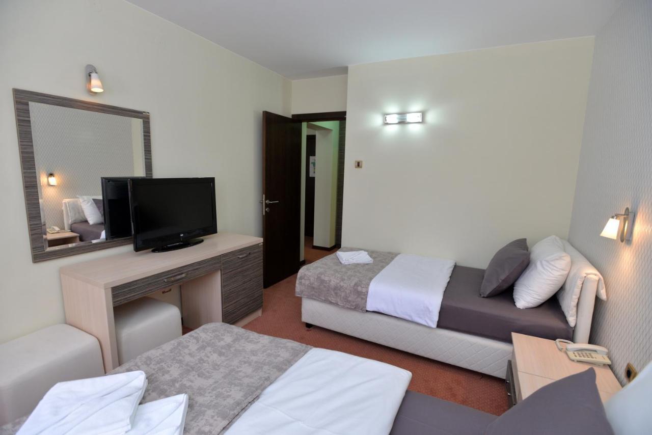 Hotel Livade Čačak Exteriör bild