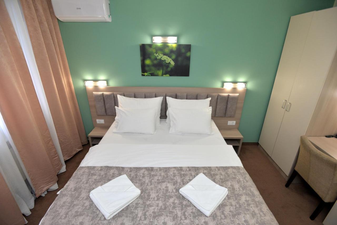 Hotel Livade Čačak Exteriör bild
