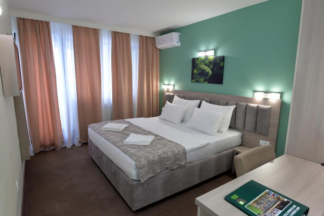 Hotel Livade Čačak Exteriör bild