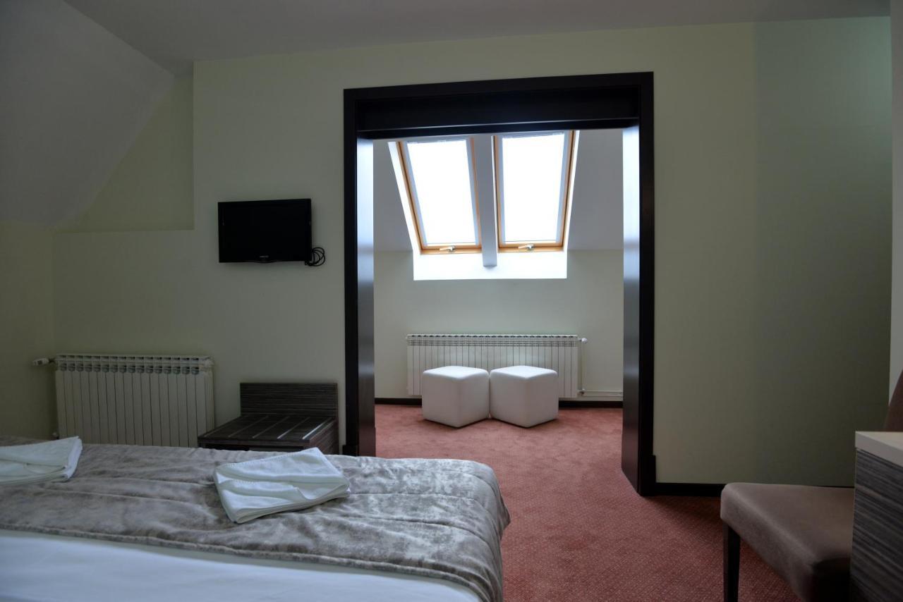 Hotel Livade Čačak Exteriör bild