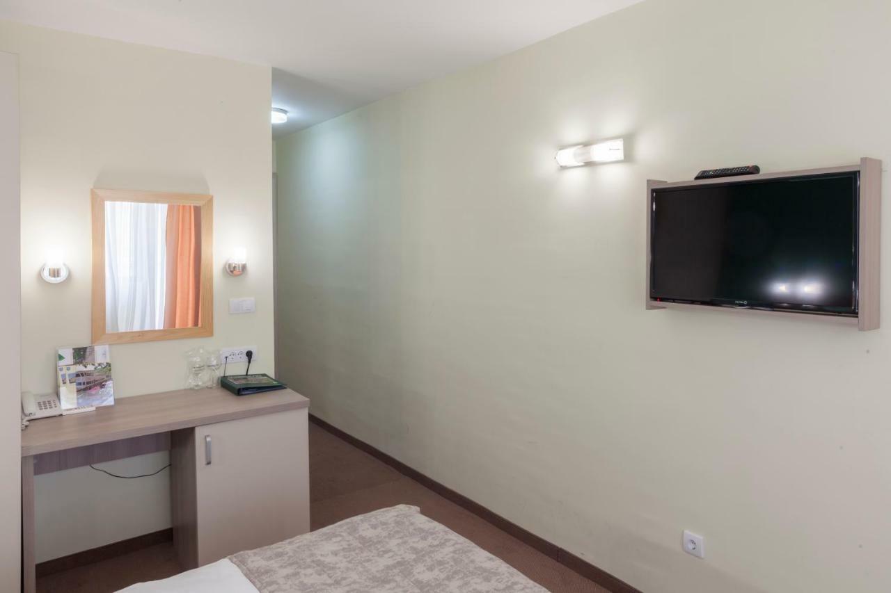 Hotel Livade Čačak Exteriör bild