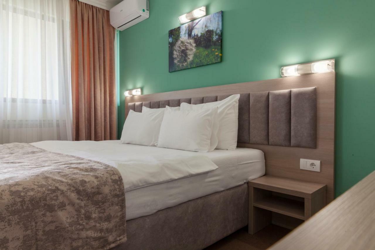Hotel Livade Čačak Exteriör bild