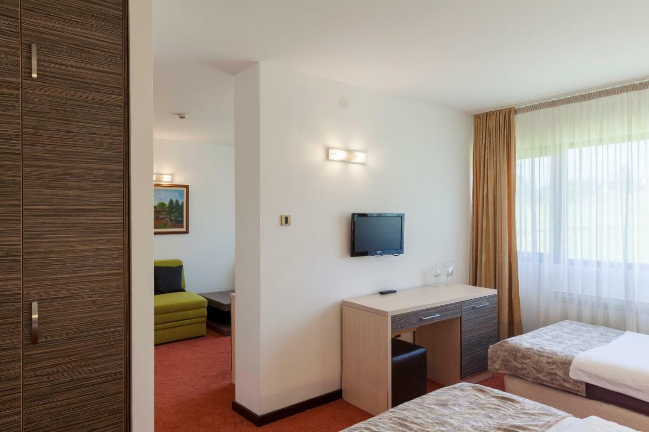 Hotel Livade Čačak Exteriör bild