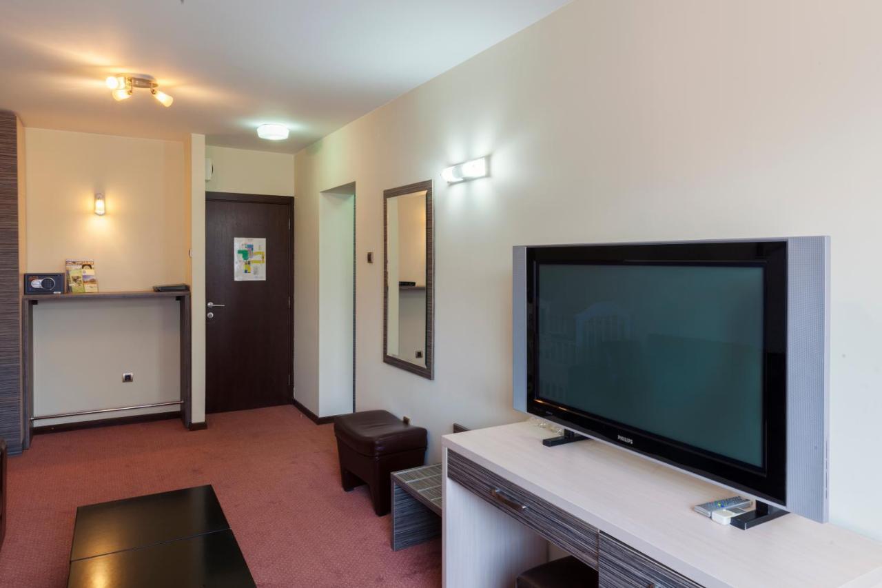 Hotel Livade Čačak Exteriör bild