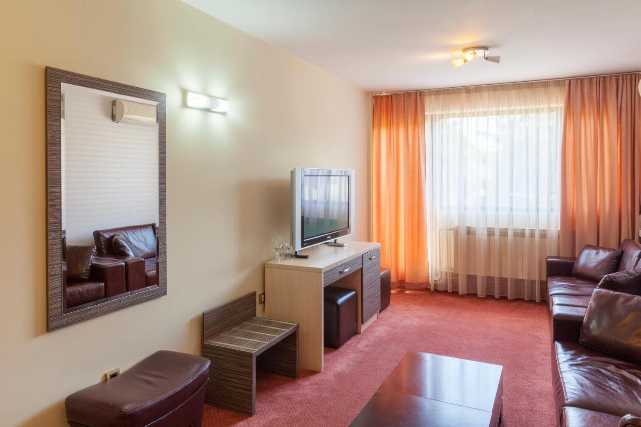 Hotel Livade Čačak Exteriör bild