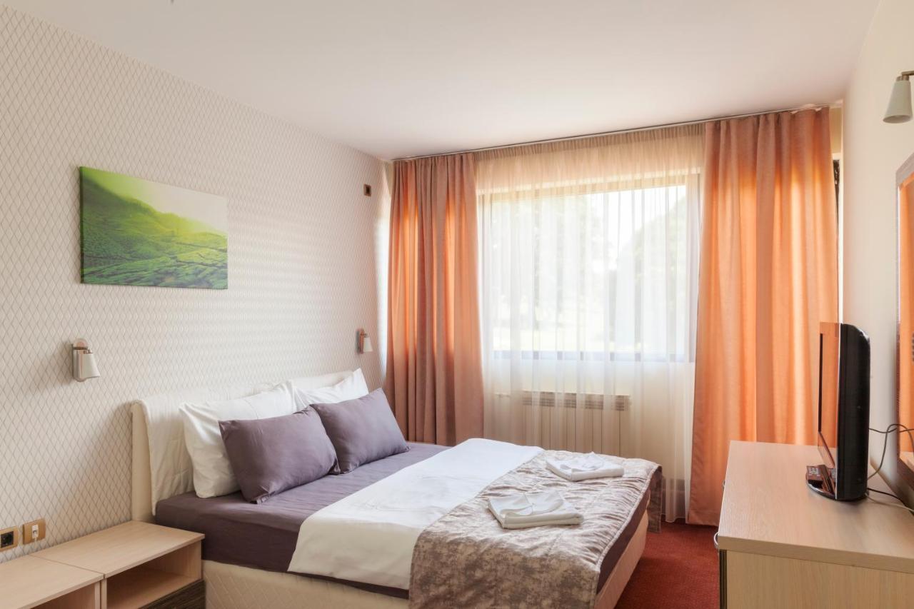 Hotel Livade Čačak Exteriör bild