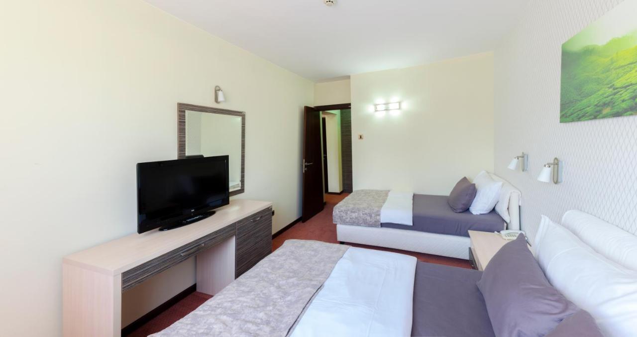 Hotel Livade Čačak Exteriör bild