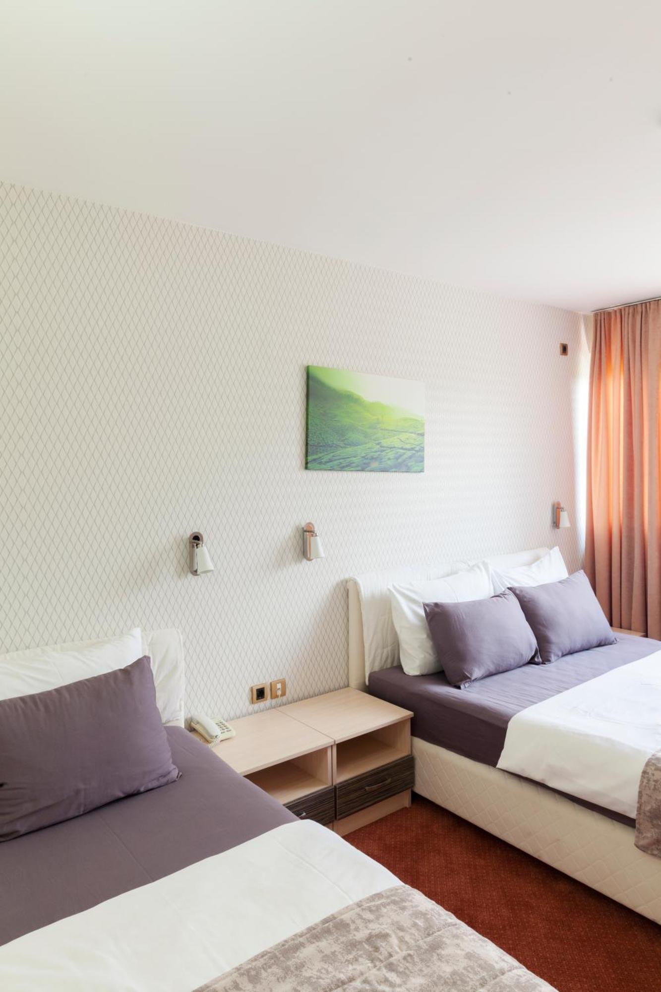 Hotel Livade Čačak Exteriör bild