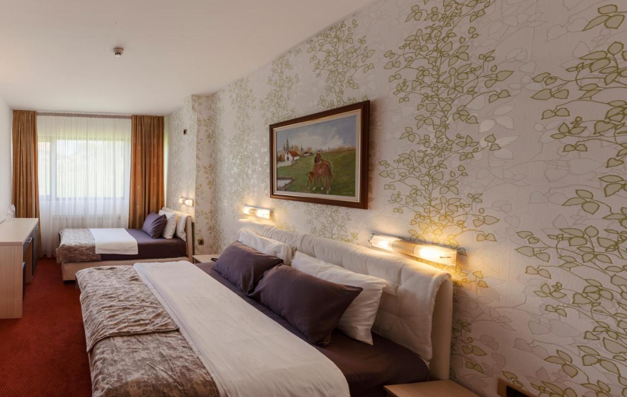 Hotel Livade Čačak Exteriör bild